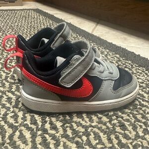 Nike Kids' Black and Red Sneakers